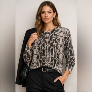 Equipment 100% Cashmere
Snakeskin Print Sweater - Size S